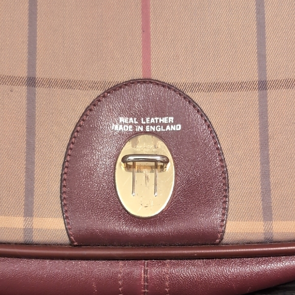 Vintage Burberry Crossbody - Picture 4 of 6